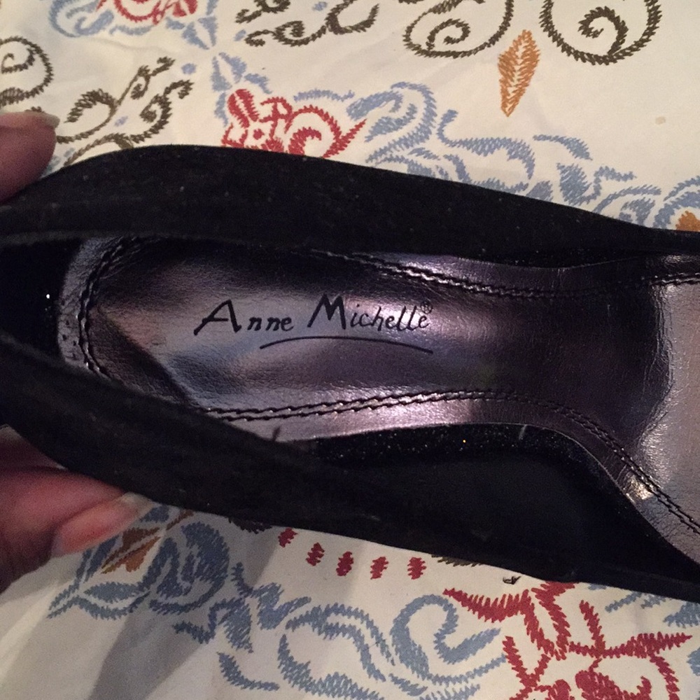 Heels - Picture 4 of 4